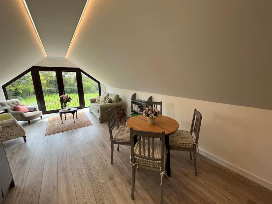 The Stable, Grove End Farm Apartment Petworth Exterior photo