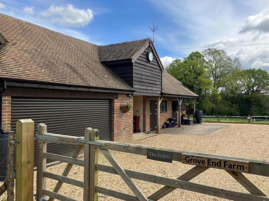 The Stable, Grove End Farm Apartment Petworth Exterior photo
