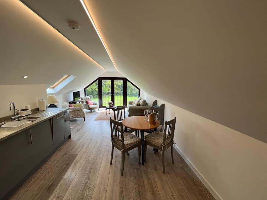 The Stable, Grove End Farm Apartment Petworth Exterior photo